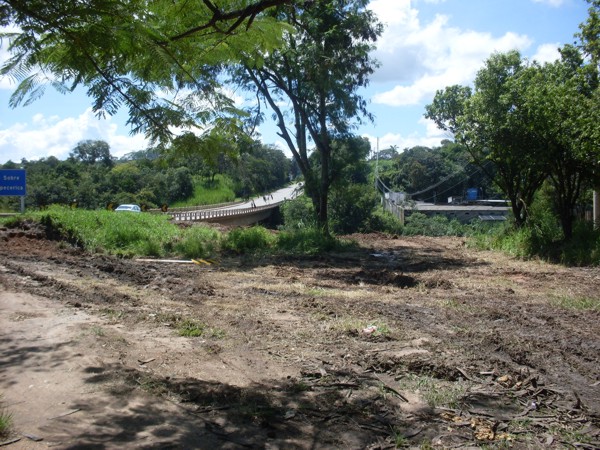 Nascente das Gerais começa limpeza para construção de ponte sobre o Rio Itapecerica para inicio da duplicação da MG-050 duplicao mg-050